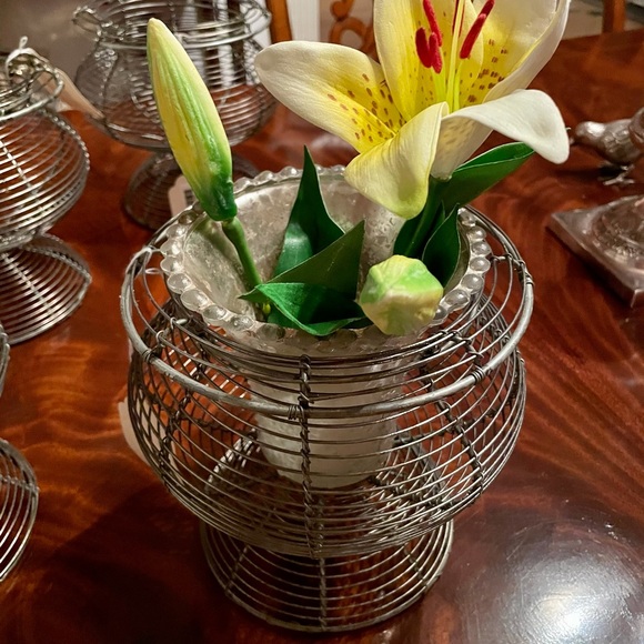 Four Wire Footed Planters/Containers (NWT) - Picture 10 of 11